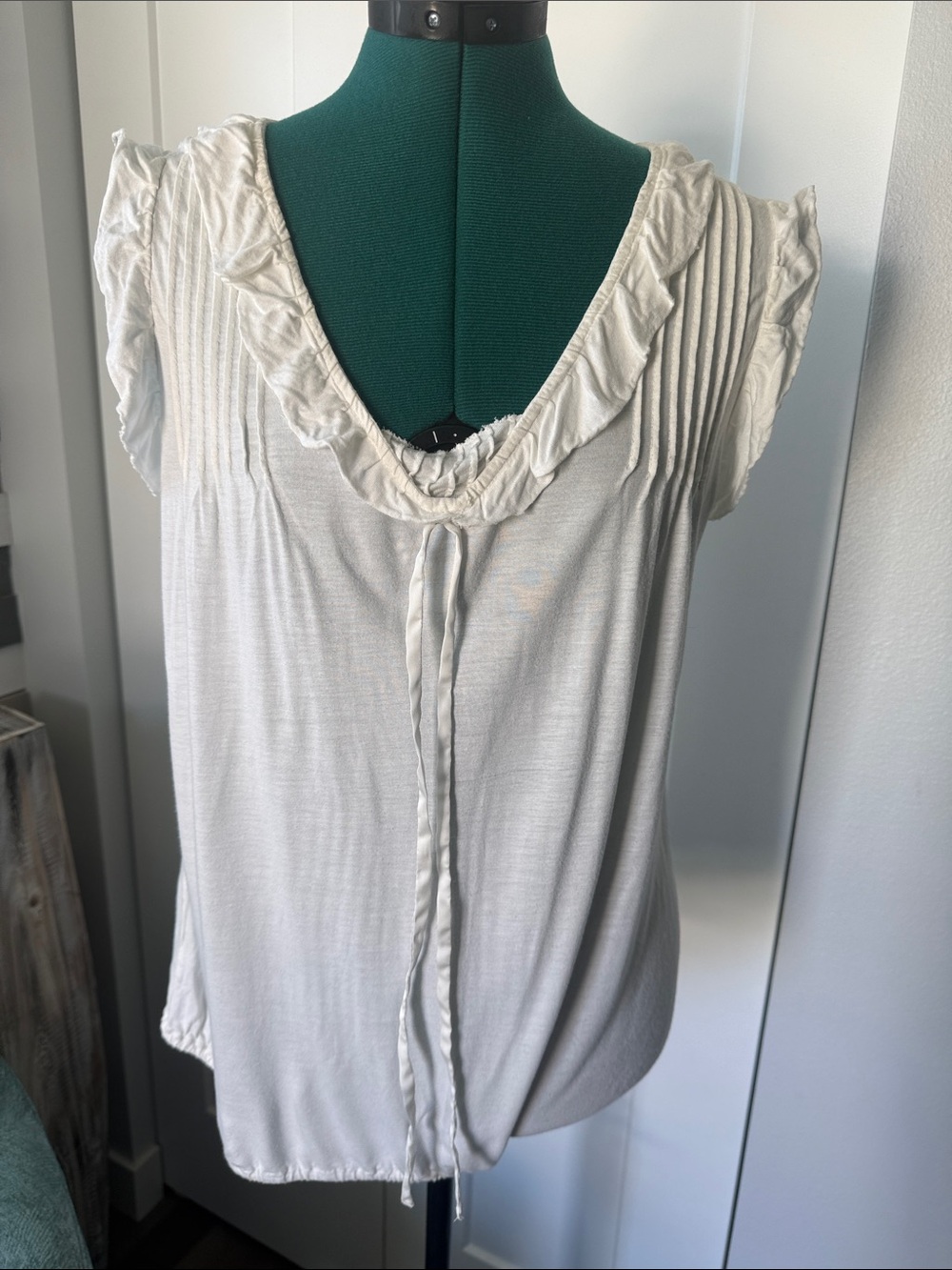 GAP Cream Ruffled V-Neck Tie Blouse